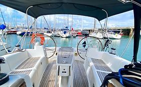 Nuit Insolite Sur Un Voilier Linge Et Menage Inclus - Boat Paradise La Rochelle